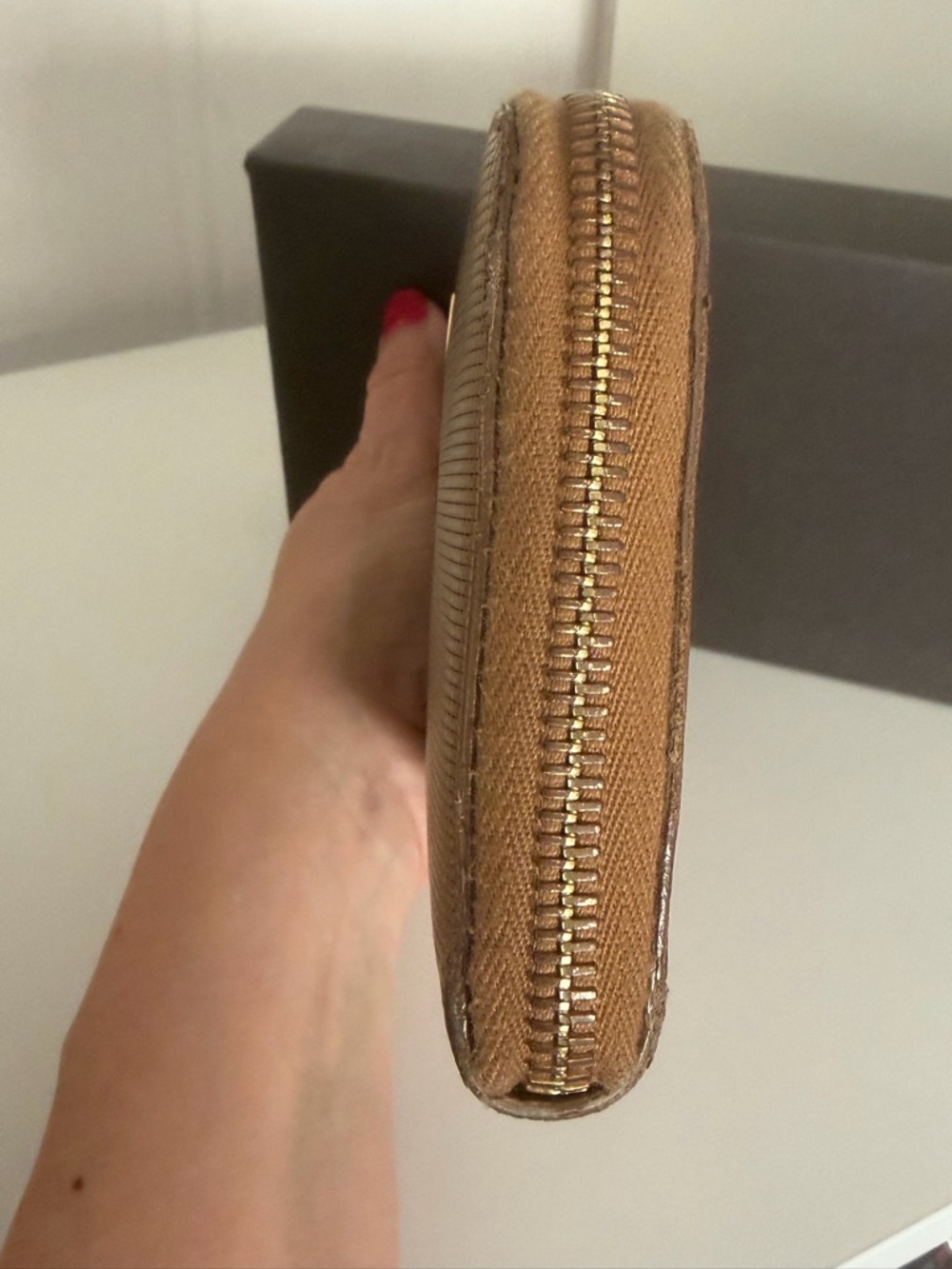 Fendi Vitello Logo Zip Around Wallet – Metallic Gold ✨ - Picture 4 of 14